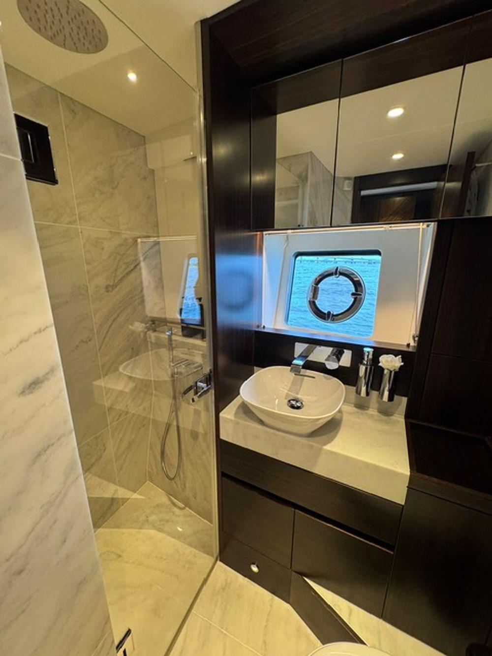 68' 2022 Sunseeker Manhattan 68