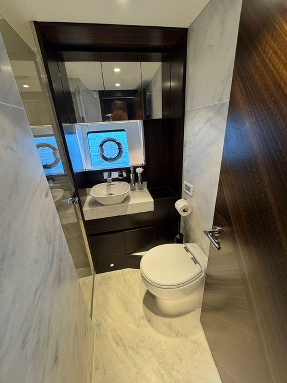 68' 2022 Sunseeker Manhattan 68