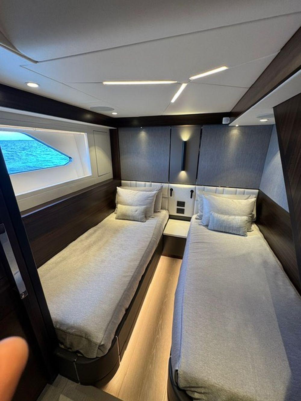 68' 2022 Sunseeker Manhattan 68