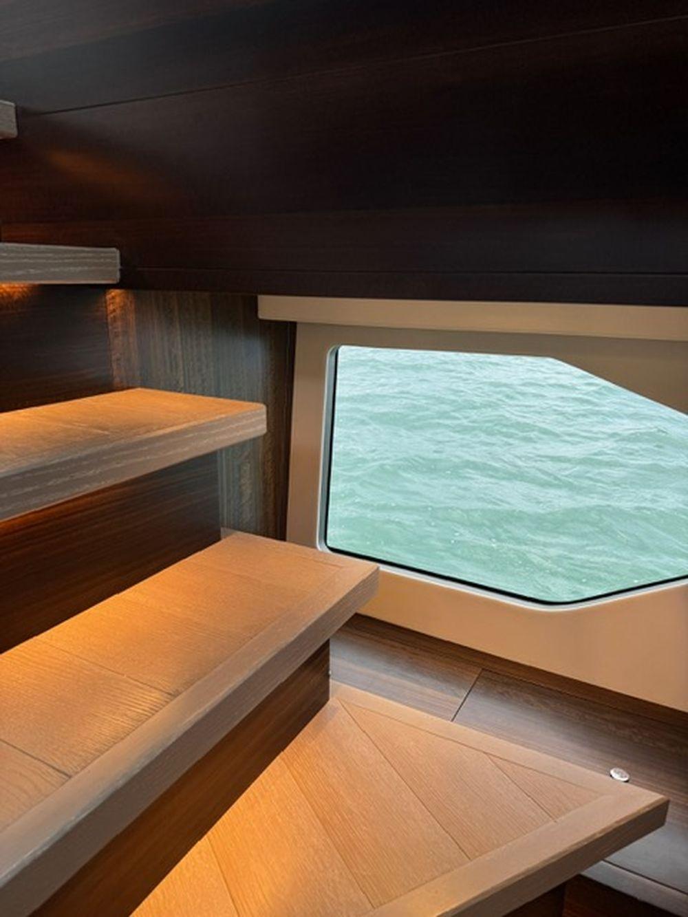 68' 2022 Sunseeker Manhattan 68