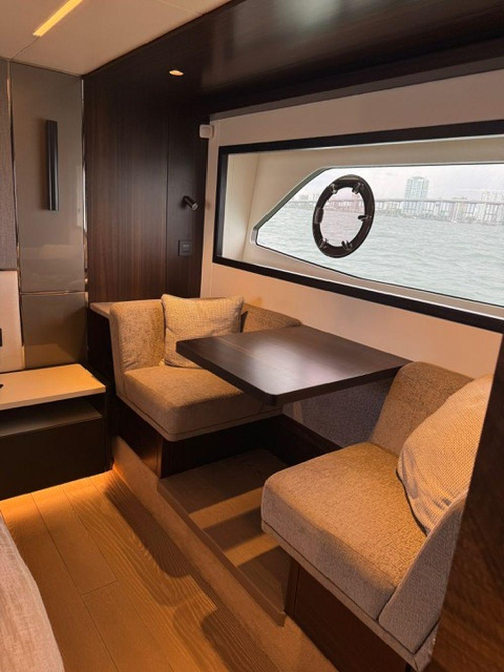 68' 2022 Sunseeker Manhattan 68