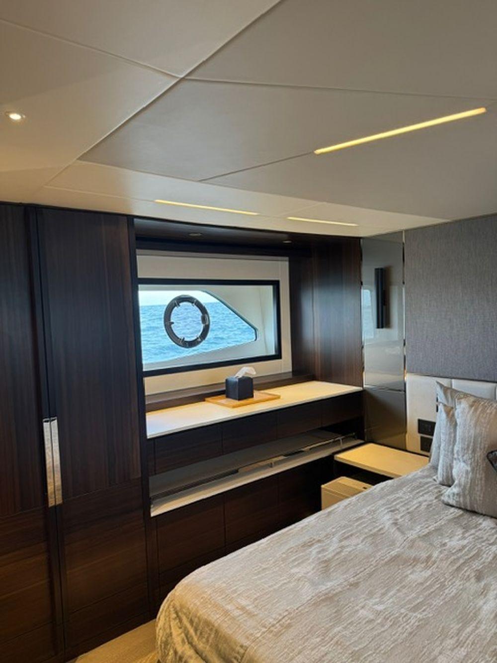 68' 2022 Sunseeker Manhattan 68