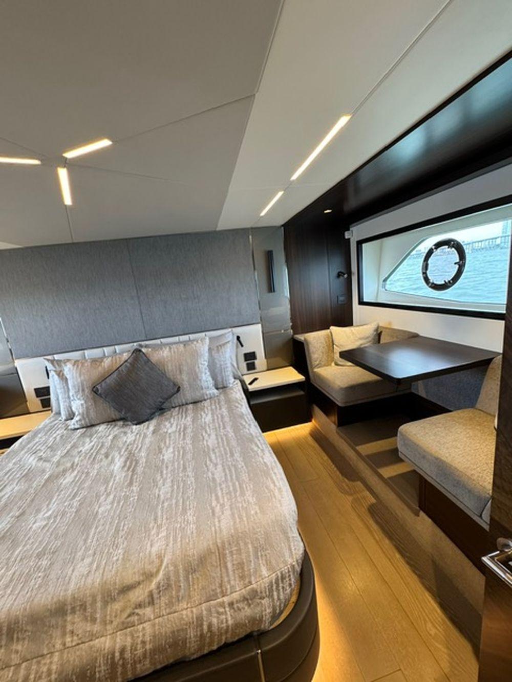 68' 2022 Sunseeker Manhattan 68