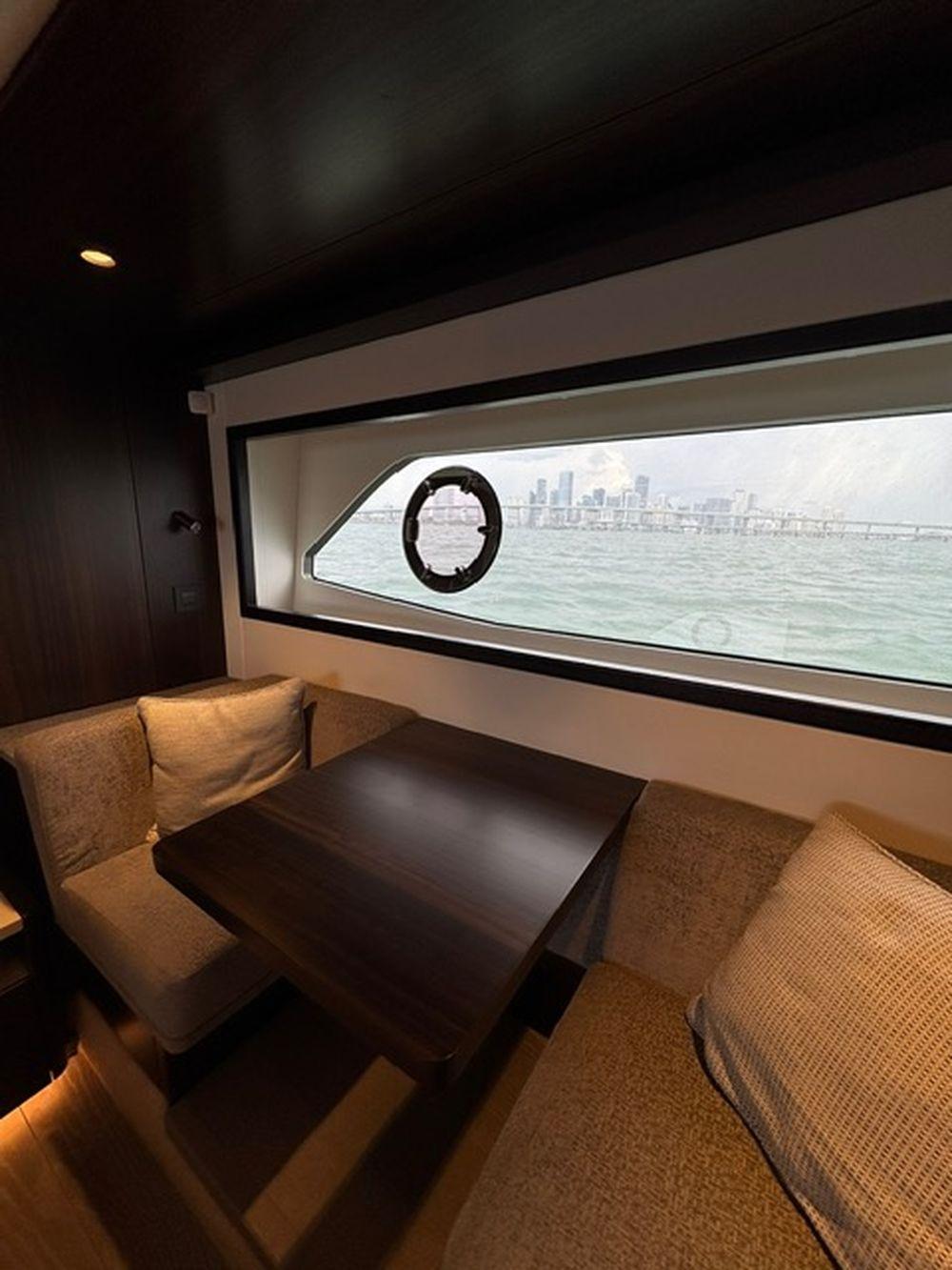 68' 2022 Sunseeker Manhattan 68