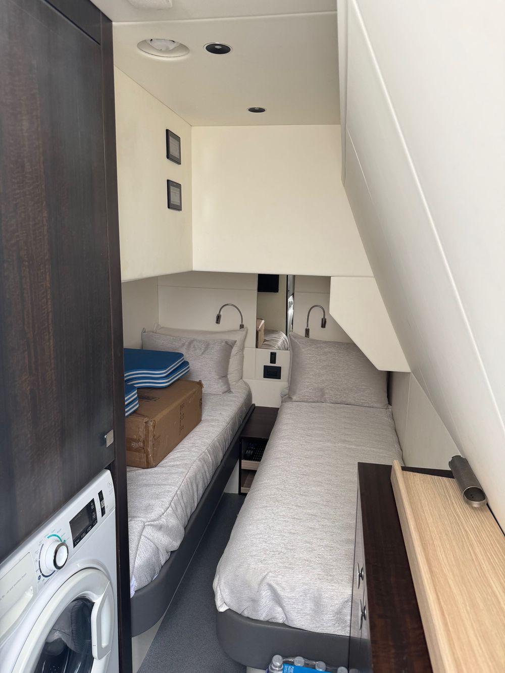 68' 2022 Sunseeker Manhattan 68