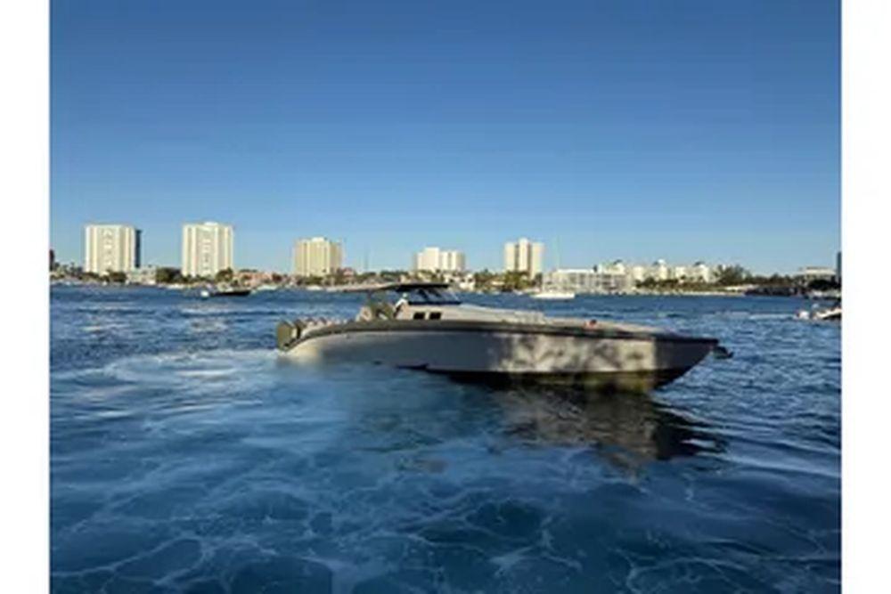 52' 2025 Midnight Express