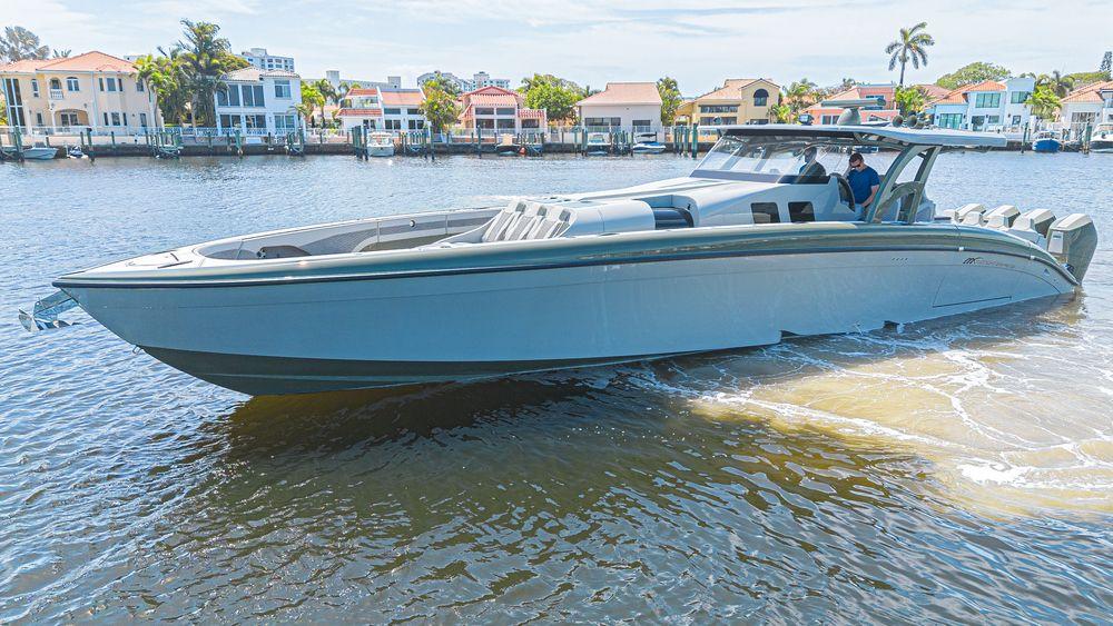 52' 2025 Midnight Express 52 Vitesse