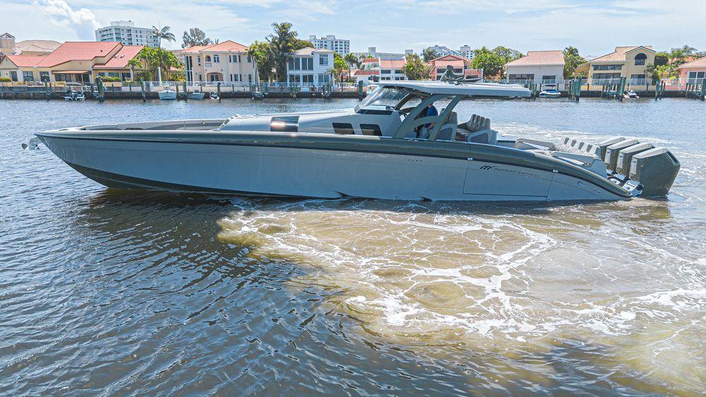 52' 2025 Midnight Express 52 Vitesse