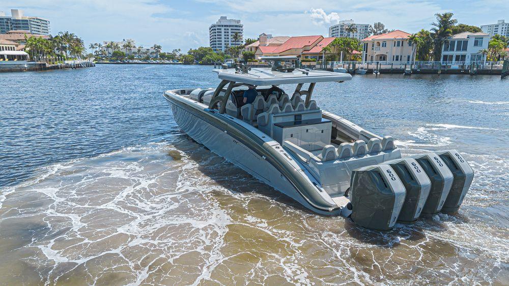 52' 2025 Midnight Express 52 Vitesse