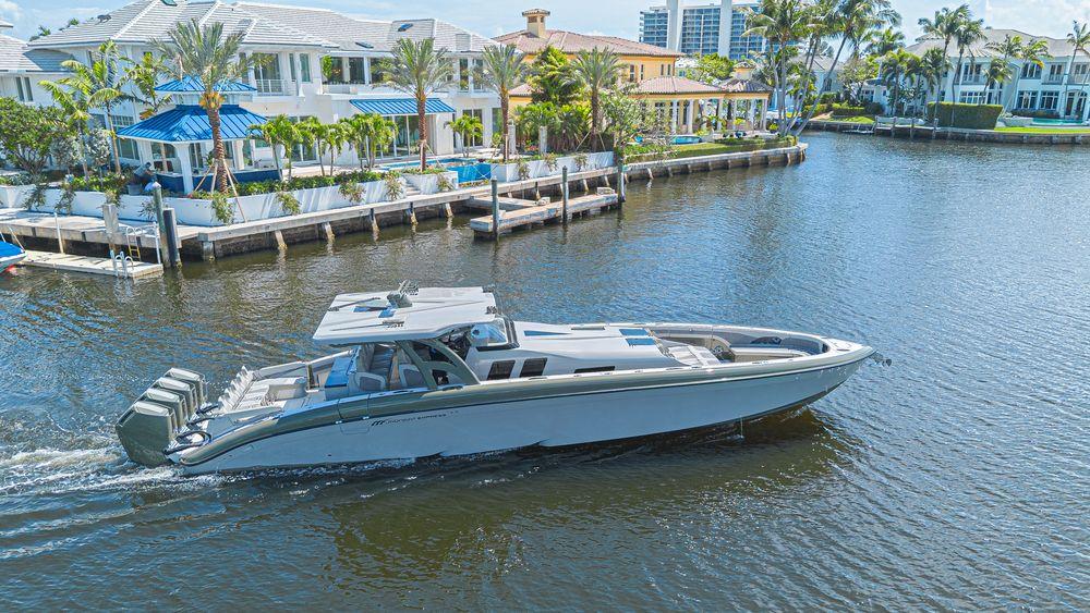 52' 2025 Midnight Express 52 Vitesse