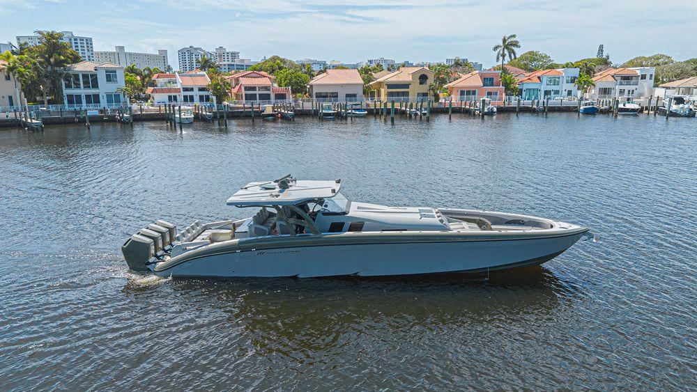 52' 2025 Midnight Express 52 Vitesse
