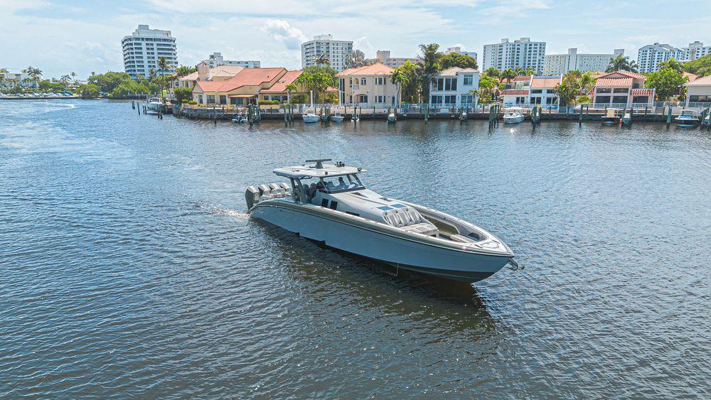 52' 2025 Midnight Express 52 Vitesse