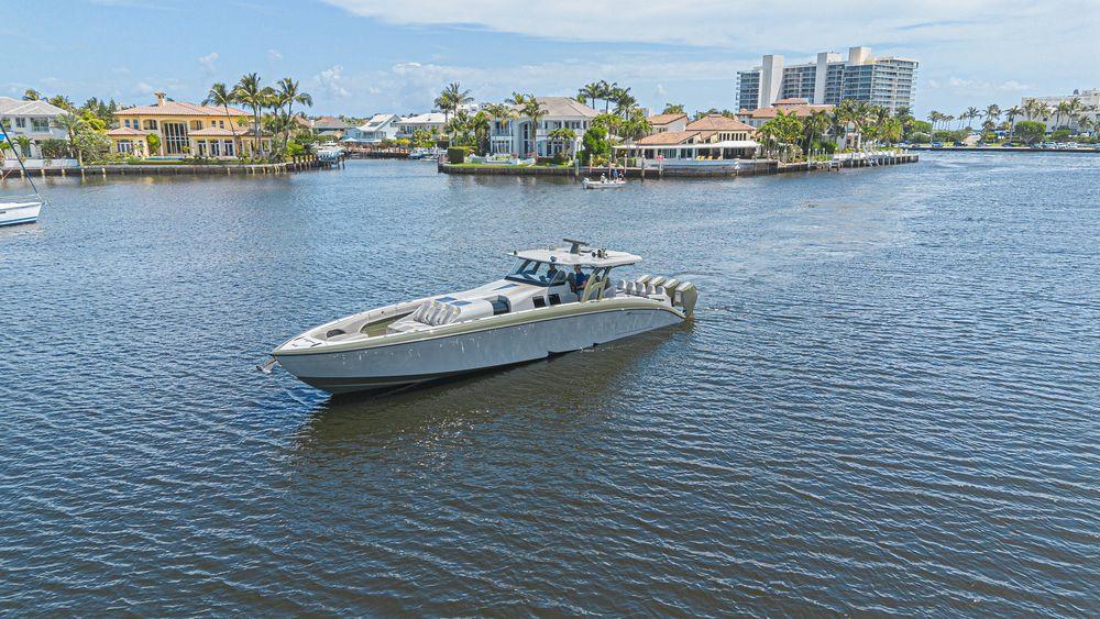 52' 2025 Midnight Express 52 Vitesse