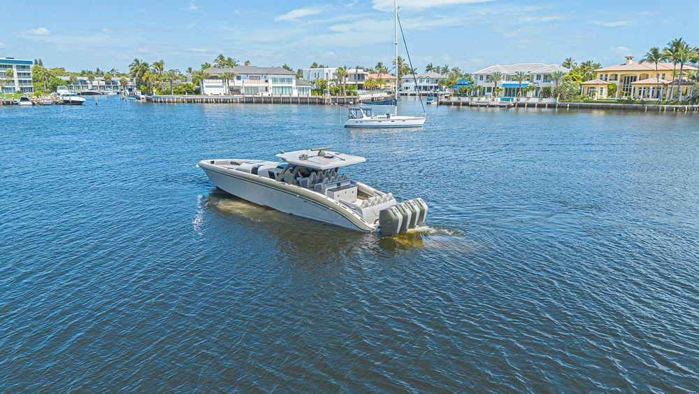 52' 2025 Midnight Express 52 Vitesse