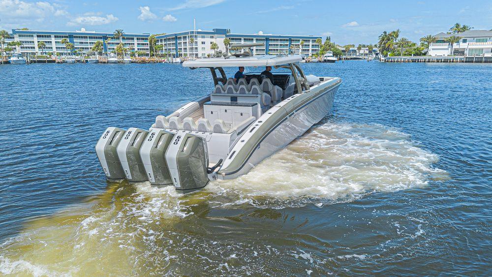 52' 2025 Midnight Express 52 Vitesse