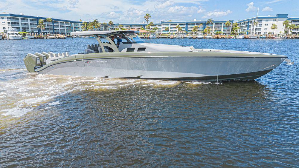 52' 2025 Midnight Express 52 Vitesse