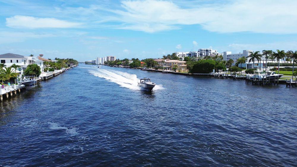 52' 2025 Midnight Express 52 Vitesse