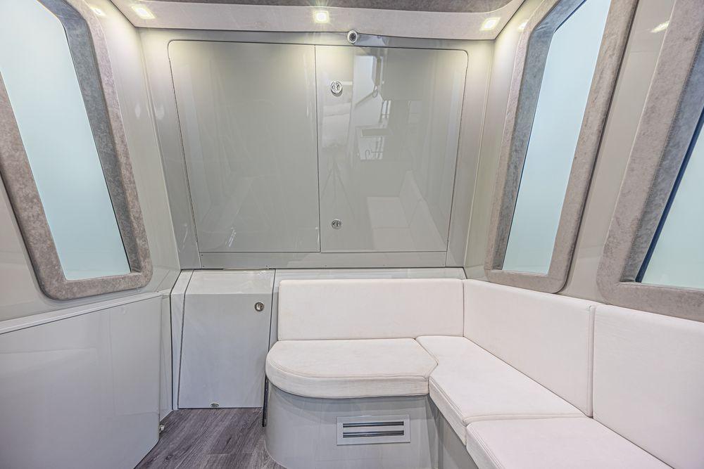 52' 2025 Midnight Express 52 Vitesse
