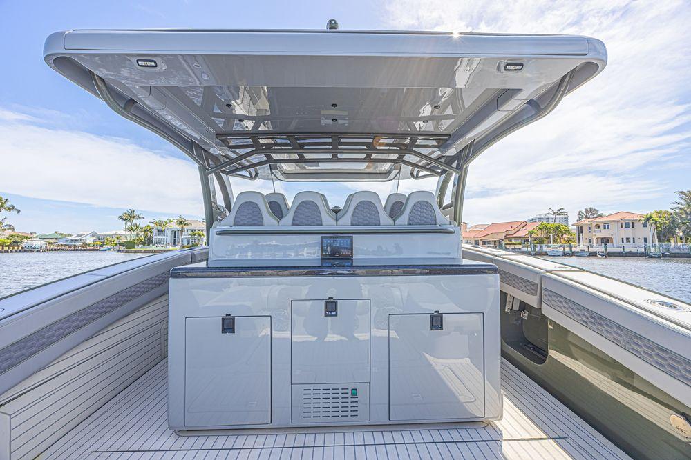 52' 2025 Midnight Express 52 Vitesse