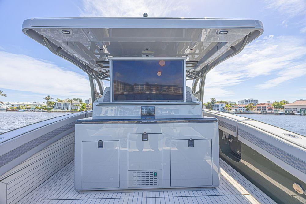 52' 2025 Midnight Express 52 Vitesse