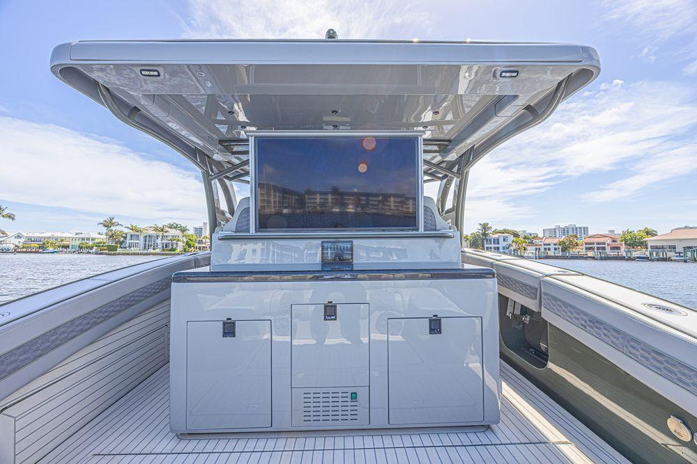 52' 2025 Midnight Express 52 Vitesse