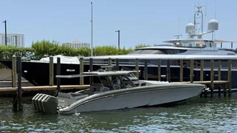 52' 2025 Midnight Express