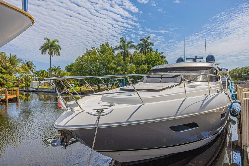 60' 2021 Riviera 6000 Sport Yacht Platinum Edition