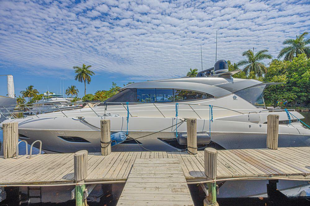 60' 2021 Riviera 6000 Sport Yacht Platinum Edition