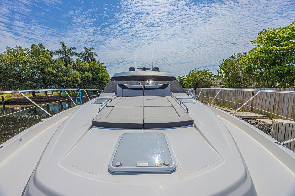 60' 2021 Riviera 6000 Sport Yacht Platinum Edition