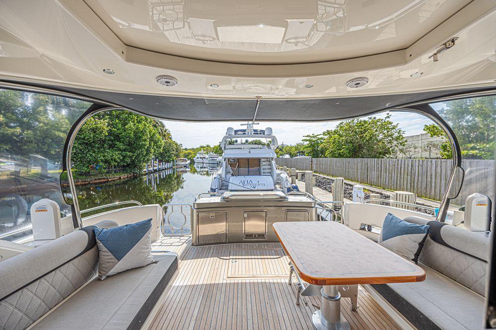 60' 2021 Riviera 6000 Sport Yacht Platinum Edition