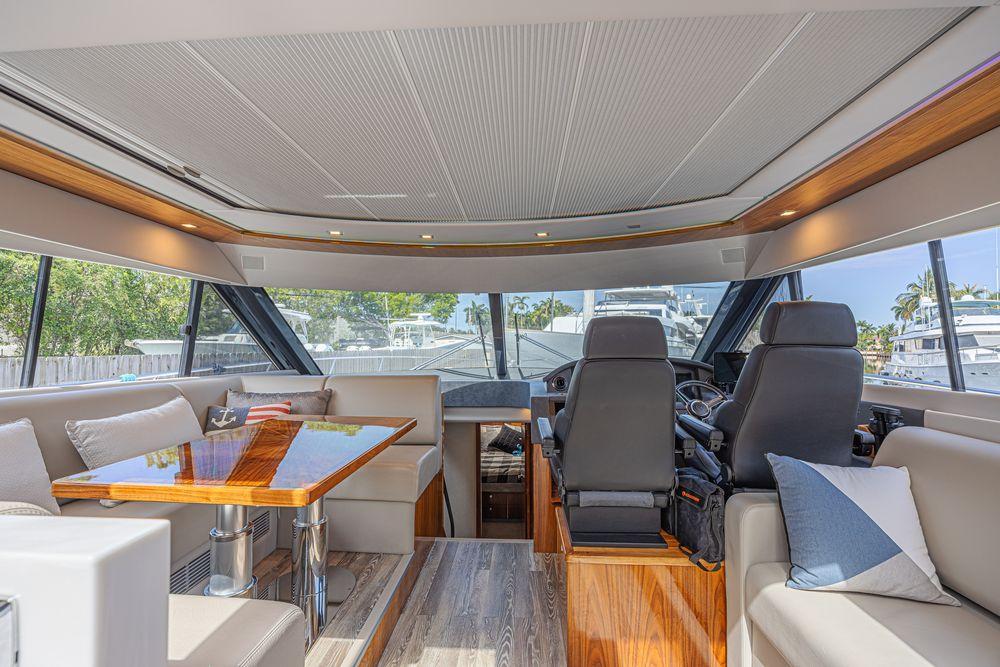 60' 2021 Riviera 6000 Sport Yacht Platinum Edition