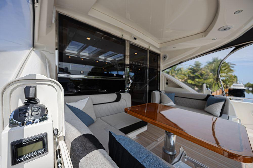 60' 2021 Riviera 6000 Sport Yacht Platinum Edition