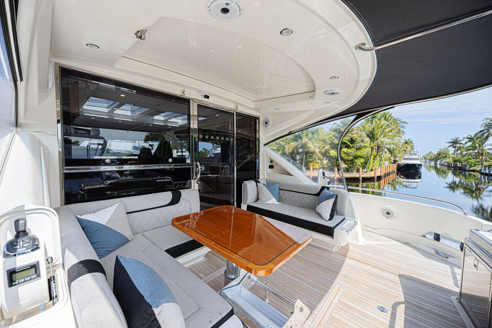 60' 2021 Riviera 6000 Sport Yacht Platinum Edition