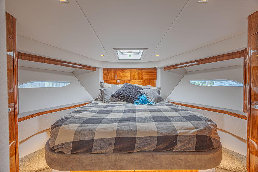 60' 2021 Riviera 6000 Sport Yacht Platinum Edition