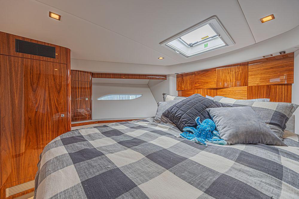 60' 2021 Riviera 6000 Sport Yacht Platinum Edition
