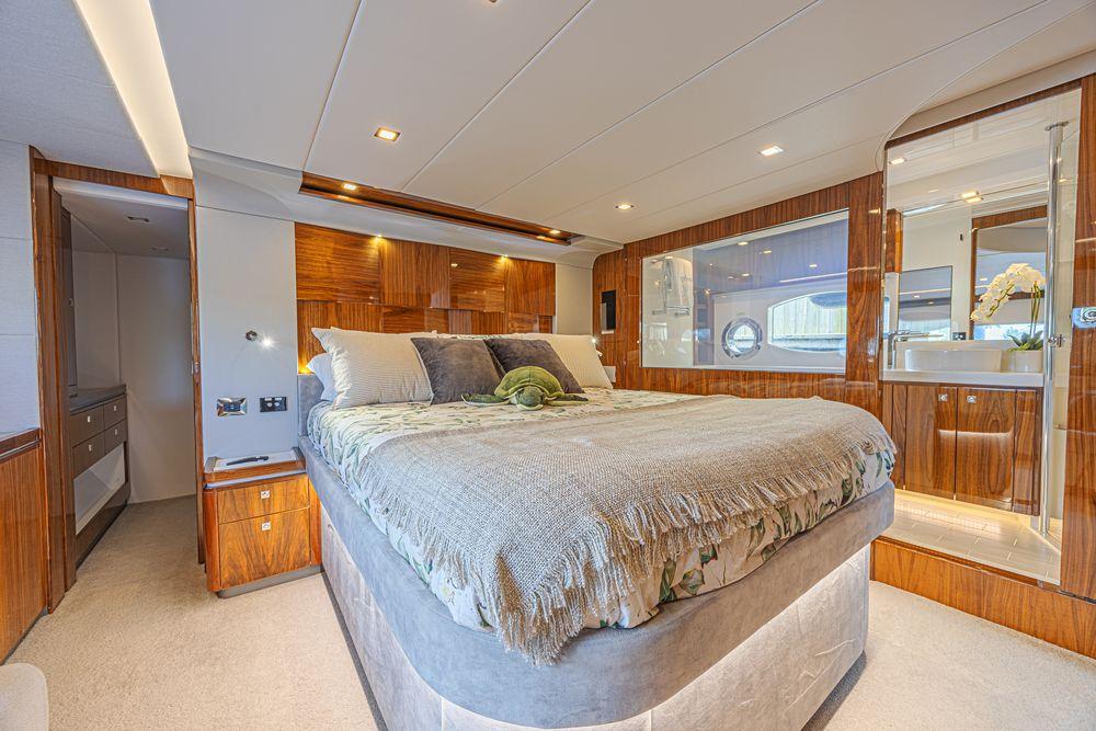 60' 2021 Riviera 6000 Sport Yacht Platinum Edition