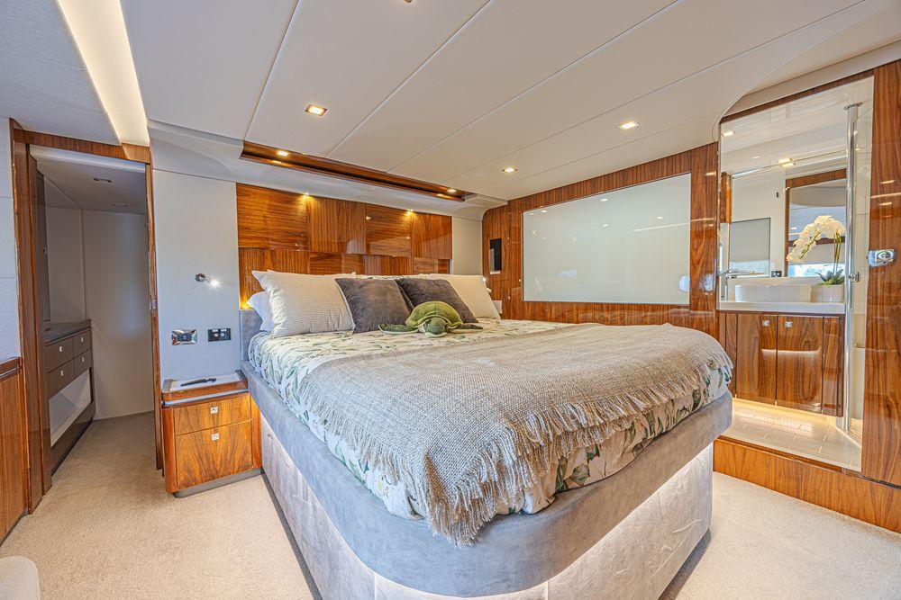 60' 2021 Riviera 6000 Sport Yacht Platinum Edition