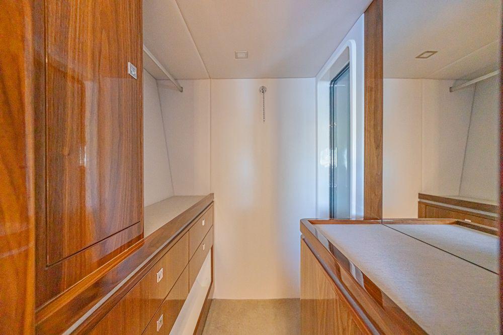 60' 2021 Riviera 6000 Sport Yacht Platinum Edition