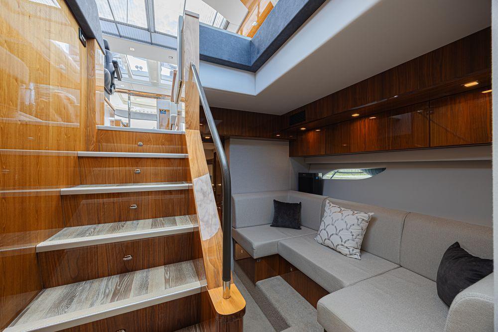 60' 2021 Riviera 6000 Sport Yacht Platinum Edition