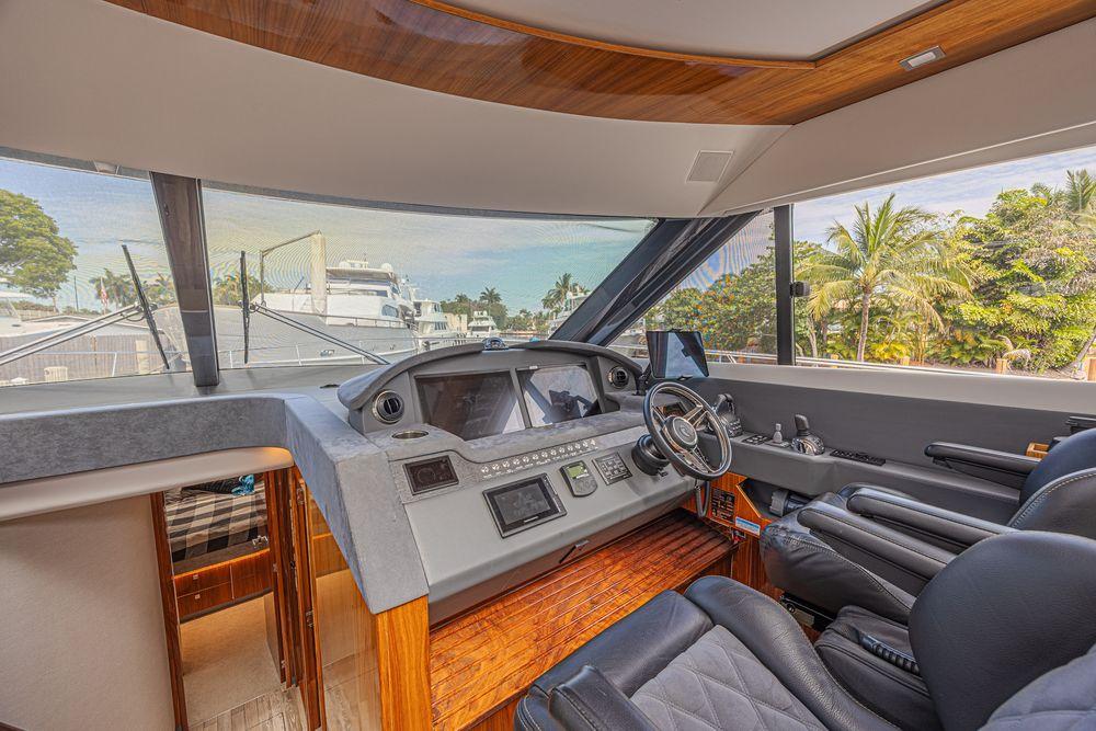 60' 2021 Riviera 6000 Sport Yacht Platinum Edition