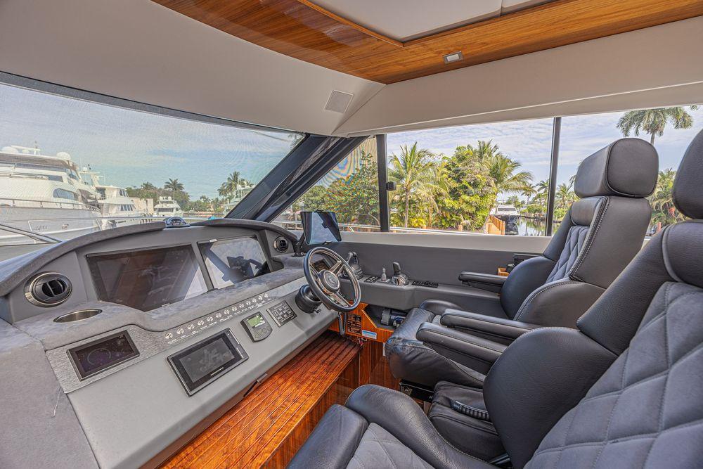 60' 2021 Riviera 6000 Sport Yacht Platinum Edition
