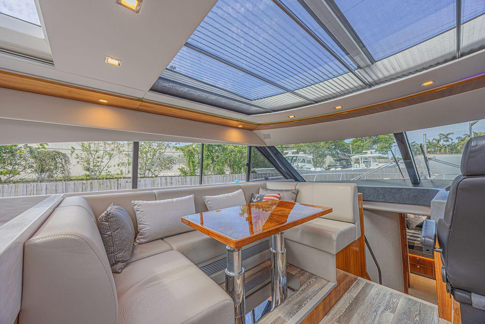 60' 2021 Riviera 6000 Sport Yacht Platinum Edition