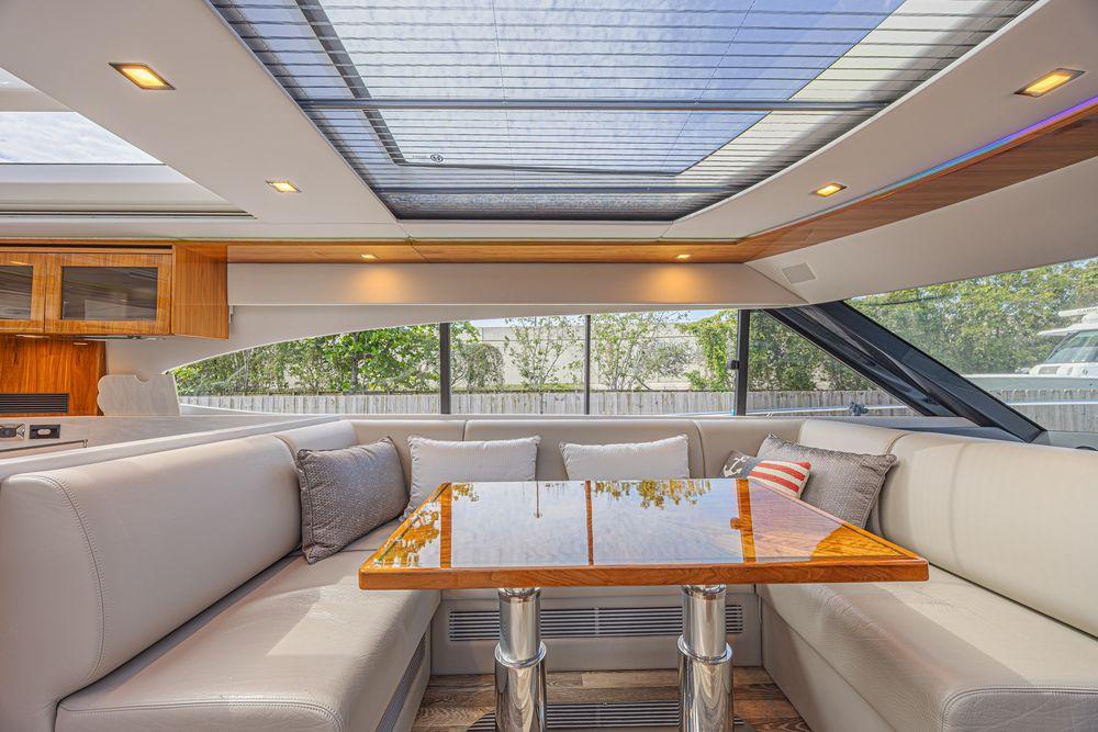 60' 2021 Riviera 6000 Sport Yacht Platinum Edition