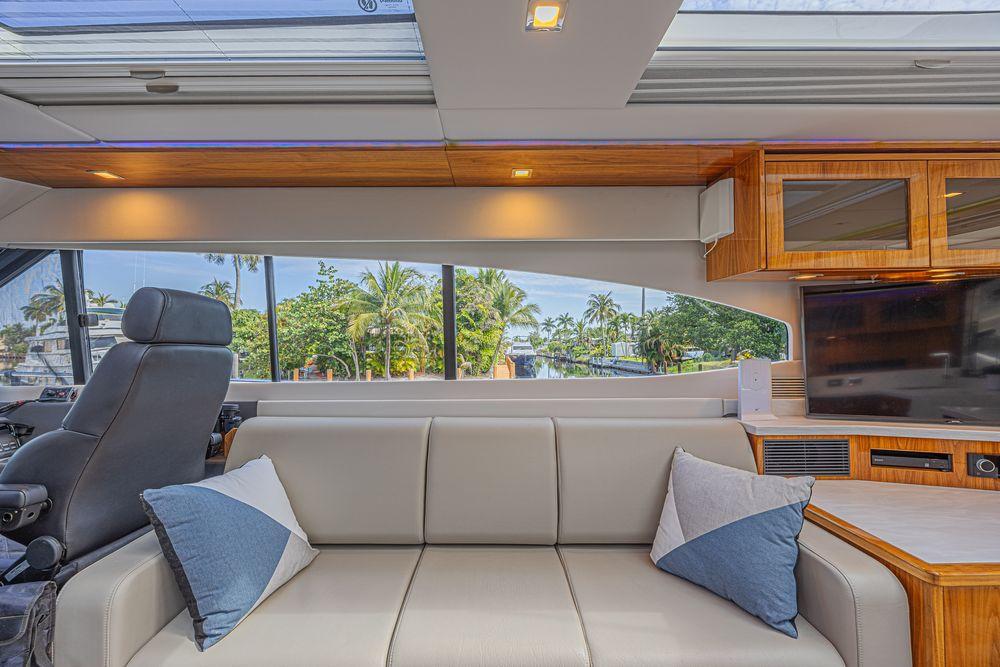 60' 2021 Riviera 6000 Sport Yacht Platinum Edition