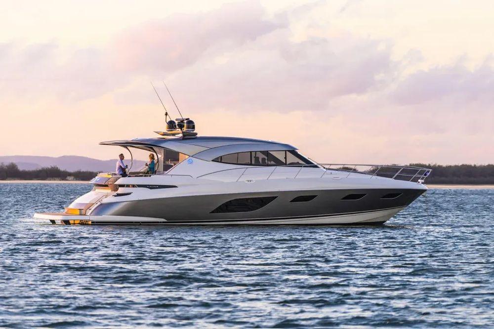 60' 2021 Riviera 6000 Sport Yacht Platinum Edition