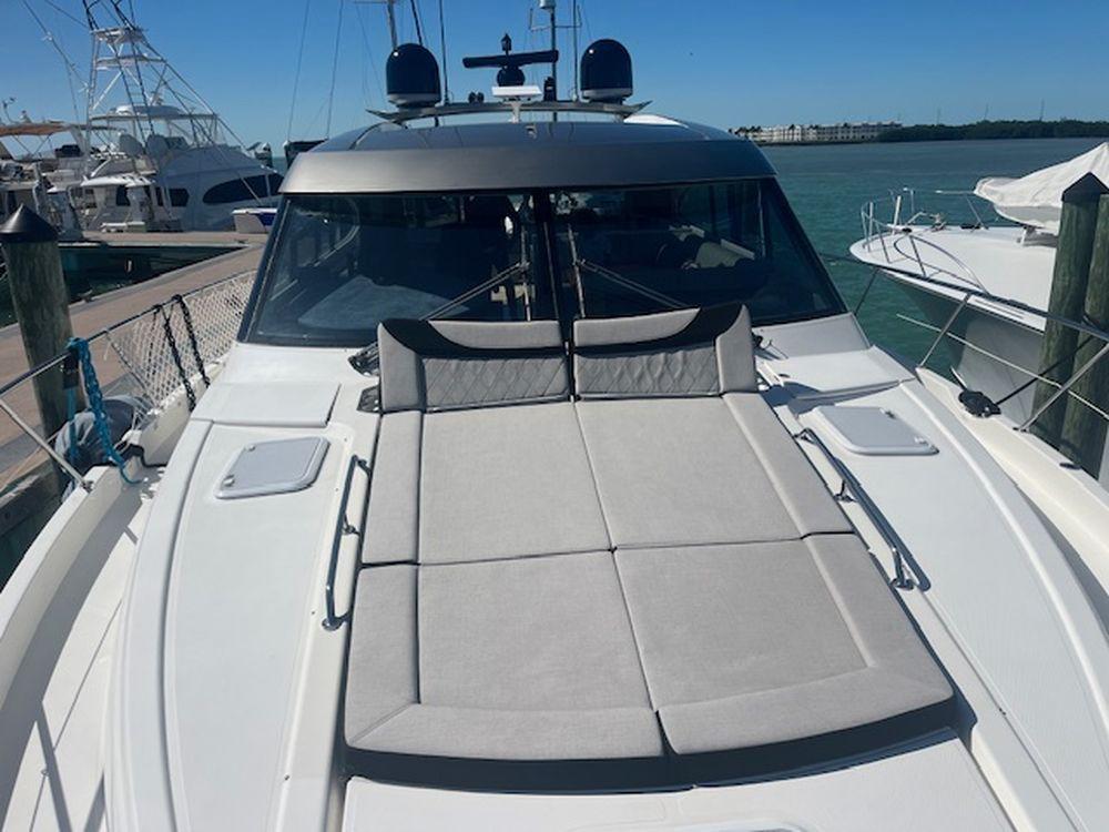 60' 2021 Riviera 6000 Sport Yacht Platinum Edition