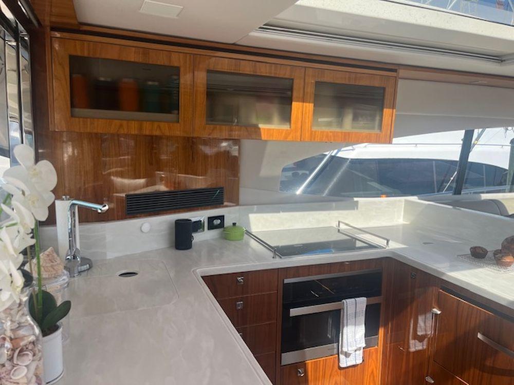 60' 2021 Riviera 6000 Sport Yacht Platinum Edition