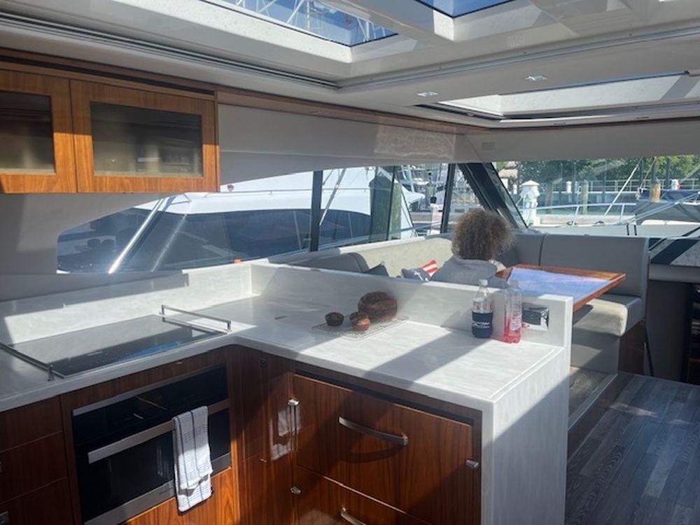 60' 2021 Riviera 6000 Sport Yacht Platinum Edition