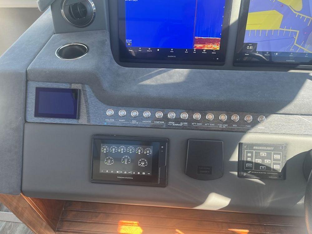 60' 2021 Riviera 6000 Sport Yacht Platinum Edition