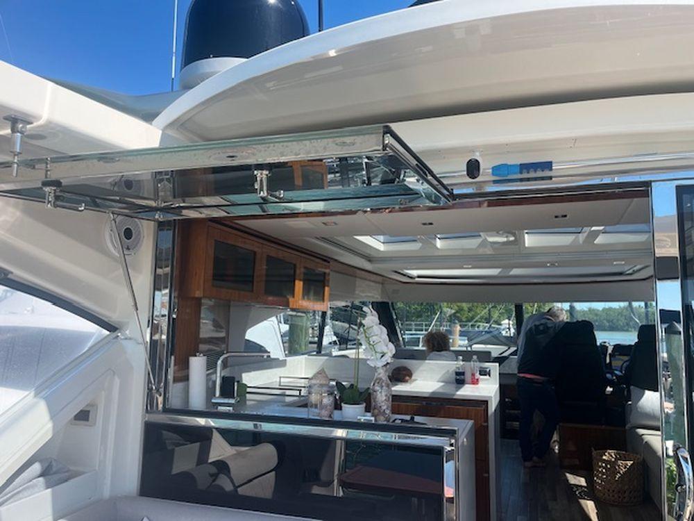 60' 2021 Riviera 6000 Sport Yacht Platinum Edition